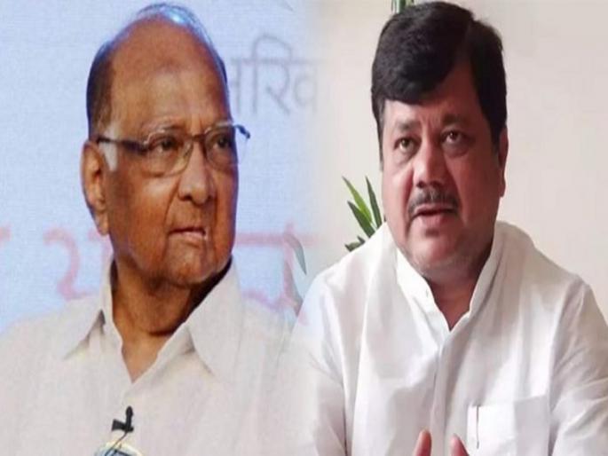 bjp leader pravin darekar on anil deshmukh parambir singh sachin waze statement after sharad pawars statement on case 100 crore allegation | "स्वतःची चामडी वाचवण्यासाठी पवारांसारख्या ज्येष्ठ नेत्याला या वयात आणखी किती सारवासारव करायला भाग पाडणार?" bjp leader pravin darekar on anil deshmukh parambir singh sachin waze statement after sharad pawars statement on case 100 crore allegation | "स्वतःची चामडी वाचवण्यासाठी पवारांसारख्या ज्येष्ठ नेत्याला या वयात आणखी किती सारवासारव करायला भाग पाडणार?"
