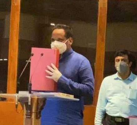 Now nine Nagpurkar members in the Legislative Council: Praveen Datke sworn in | विधान परिषदेत आता नऊ नागपूरकर सदस्य : प्रवीण दटके यांचा शपथविधी
