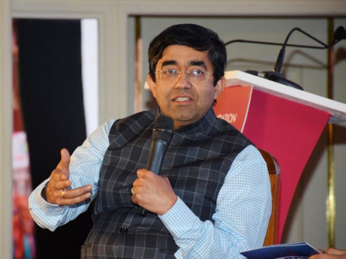 Lokmat Most Stylish Award 2018: CM's additional chief secretary pravin pardeshi felicitated | Lokmat Most Stylish Award 2018 : कर्तव्यदक्ष प्रवीण परदेशी ठरले 'स्टायलिश' प्रशासकीय अधिकारी Lokmat Most Stylish Award 2018: CM's additional chief secretary pravin pardeshi felicitated | Lokmat Most Stylish Award 2018 : कर्तव्यदक्ष प्रवीण परदेशी ठरले 'स्टायलिश' प्रशासकीय अधिकारी