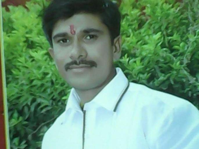 Farmer's son commits suicide by making video clip | व्हिडिओ क्लिप बनवत शेतकरी पुत्राने केली आत्महत्या Farmer's son commits suicide by making video clip | व्हिडिओ क्लिप बनवत शेतकरी पुत्राने केली आत्महत्या