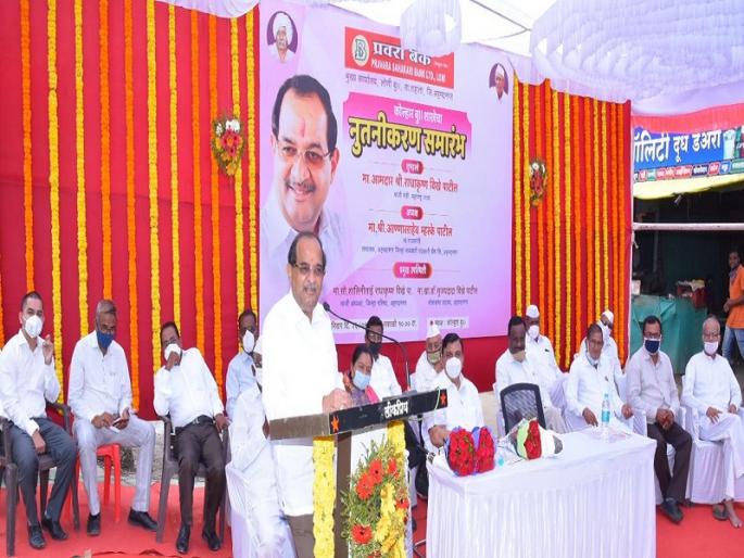 Opposition to agricultural policy is just a show; Radhakrishna Vikhe criticizes the state government | कृषी धोरणाला विरोध हा फक्त दिखाऊपणा; राधाकृष्ण विखे यांची राज्य सरकारवर टीका Opposition to agricultural policy is just a show; Radhakrishna Vikhe criticizes the state government | कृषी धोरणाला विरोध हा फक्त दिखाऊपणा; राधाकृष्ण विखे यांची राज्य सरकारवर टीका