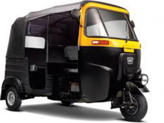 The wheels of the rickshaw that transported the school children collapsed | शाळकरी मुलांची वाहतूक करणाऱ्या रिक्षाचे चाक निखळले