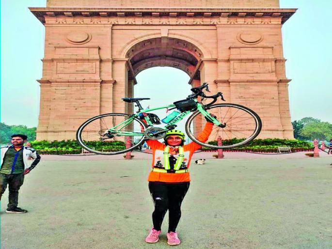 she tourism of India by Cycle riding | चाळिशीमध्ये ‘ती’ची भारतभर सायकलस्वारी she tourism of India by Cycle riding | चाळिशीमध्ये ‘ती’ची भारतभर सायकलस्वारी