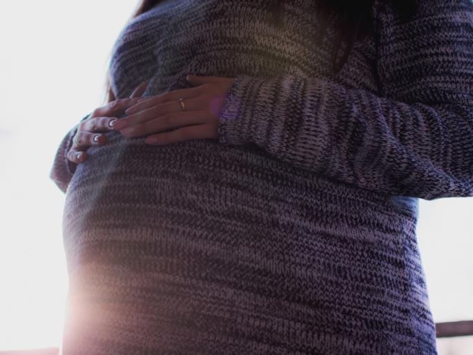 Pregnant Woman Kicked In Stomach | जमिनीच्या वादातून गर्भवती महिलेच्या पोटात मारल्या लाथा Pregnant Woman Kicked In Stomach | जमिनीच्या वादातून गर्भवती महिलेच्या पोटात मारल्या लाथा