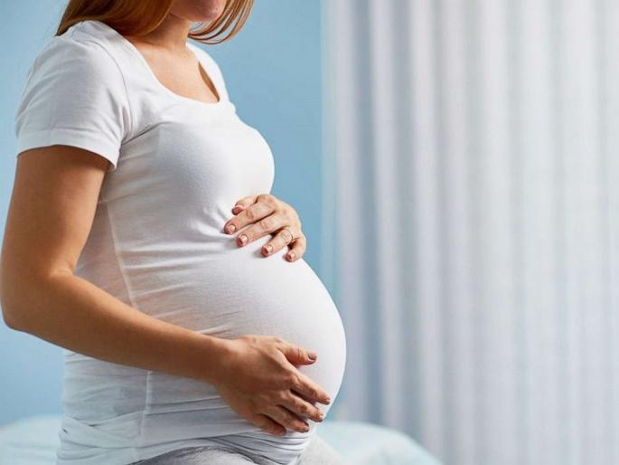 medical staff saved pregnant woman's life in amravati | त्यांनी काठ तुटलेल्या पुलावरुन रुग्णवाहिका नेली, गर्भवतीचे प्राण वाचवले; पण... medical staff saved pregnant woman's life in amravati | त्यांनी काठ तुटलेल्या पुलावरुन रुग्णवाहिका नेली, गर्भवतीचे प्राण वाचवले; पण...