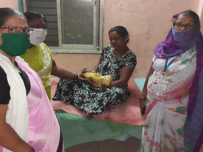CoronaVirus: Pregnant woman receives life support due to Anganwadi service vrd | CoronaVirus: अंगणवाडी सेविकेमुळे गर्भवती महिलेला मिळाले जीवनदान CoronaVirus: Pregnant woman receives life support due to Anganwadi service vrd | CoronaVirus: अंगणवाडी सेविकेमुळे गर्भवती महिलेला मिळाले जीवनदान