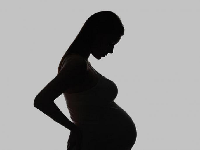 Pregnant woman, only 19 years old and carrying twins, dies on the road before giving birth | कामासाठी रायगडहून गेवराईला; वय फक्त १९, पोटात जुळे बाळ अन् रस्त्यातच संपले आयुष्य Pregnant woman, only 19 years old and carrying twins, dies on the road before giving birth | कामासाठी रायगडहून गेवराईला; वय फक्त १९, पोटात जुळे बाळ अन् रस्त्यातच संपले आयुष्य