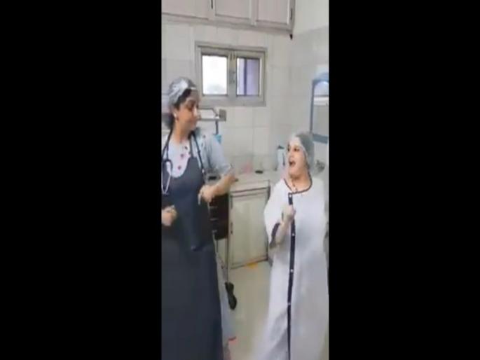 ludhiana doctor and pregnant women dance before c section delivery | Viral Video : अनुष्का शर्माच्या गाण्यावर गरोदर महिलेचा डॉक्टरांसहीत 'चान्स पे डान्स' ludhiana doctor and pregnant women dance before c section delivery | Viral Video : अनुष्का शर्माच्या गाण्यावर गरोदर महिलेचा डॉक्टरांसहीत 'चान्स पे डान्स'