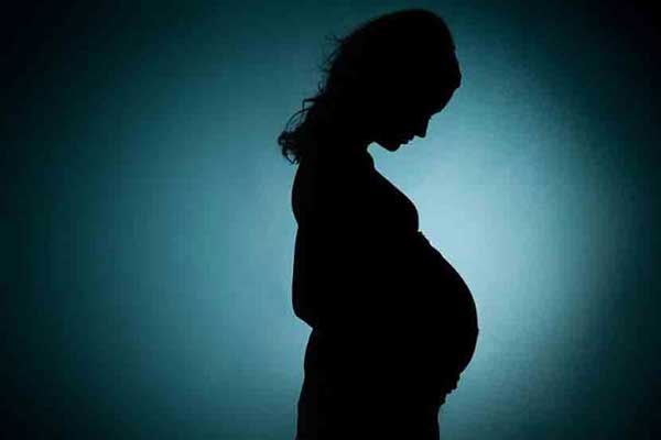 ‘That’ minor girl gave birth to twins; Search for absconding accused continues | ‘त्या’ अल्पवयीन मुलीने दिला जुळ्या मुलांना जन्म; फरार आरोपीचा शोध सुरू ‘That’ minor girl gave birth to twins; Search for absconding accused continues | ‘त्या’ अल्पवयीन मुलीने दिला जुळ्या मुलांना जन्म; फरार आरोपीचा शोध सुरू