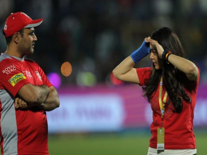 IPL 2018: verbal spat between preity zinta & virendar sehwag | IPL 2018 : मालकीणबाई, हे वागणं बरं नव्हं; तुम्ही जरा शांत राहायला हवं!