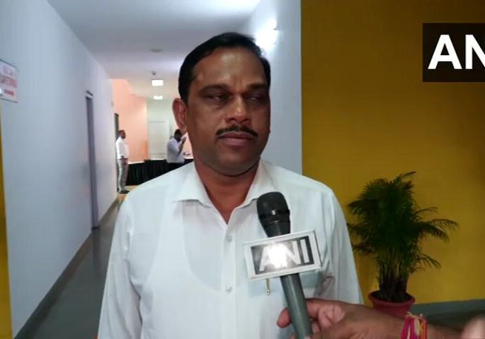 bjp mla premendra shet demand for alcohol ban in goa | आमदारांचा एकच प्याला; दारूबंदीची मागणी अन्...  bjp mla premendra shet demand for alcohol ban in goa | आमदारांचा एकच प्याला; दारूबंदीची मागणी अन्...