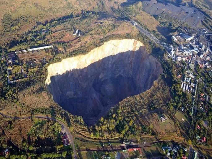 425 karat diamond found in mine in South Africa, Know about other big diamonds in world | १०० वर्ष जुन्या खाणीत सापडला ४२५ कॅरेटचा दुर्मिळ हिरा, हे आहेत जगातले ५ मोठे हिरे! 425 karat diamond found in mine in South Africa, Know about other big diamonds in world | १०० वर्ष जुन्या खाणीत सापडला ४२५ कॅरेटचा दुर्मिळ हिरा, हे आहेत जगातले ५ मोठे हिरे!