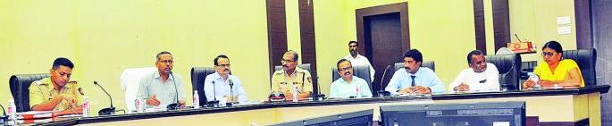 Pay special attention to the cleanliness of Dikshabhoomi area: Collector | दीक्षाभूमी परिसरातील स्वच्छतेकडे विशेष लक्ष द्या  : जिल्हाधिकारी