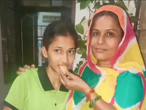 success story of kota prerna who scored excellent marks in neet | वडिलांच्या मृत्यूनंतर उपाशी पोटी केला अभ्यास; NEET क्रॅक करणाऱ्या प्रेरणाची डोळे पाणावणारी गोष्ट success story of kota prerna who scored excellent marks in neet | वडिलांच्या मृत्यूनंतर उपाशी पोटी केला अभ्यास; NEET क्रॅक करणाऱ्या प्रेरणाची डोळे पाणावणारी गोष्ट