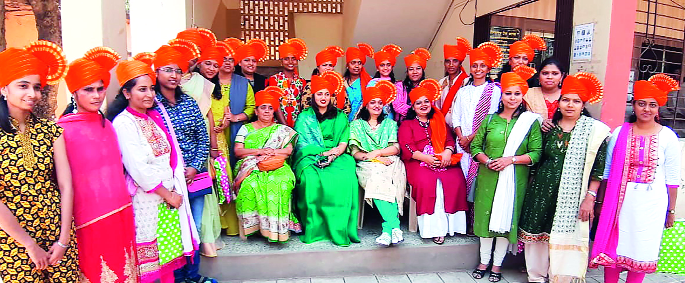 Sushma Desai reads women's challenges: | लेखणीमुळे महिलांच्या आव्हानांना वाचा : सुषमा देसाई Sushma Desai reads women's challenges: | लेखणीमुळे महिलांच्या आव्हानांना वाचा : सुषमा देसाई