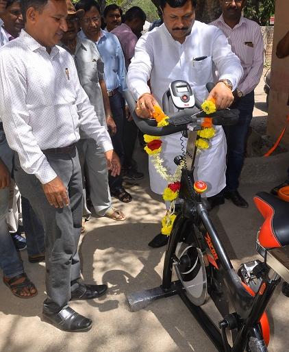 Open Gym inaugurated at Press Club | प्रेस क्लब येथील ओपन जिमचे उद्घाटन Open Gym inaugurated at Press Club | प्रेस क्लब येथील ओपन जिमचे उद्घाटन