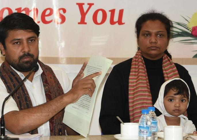 Nagpur's Bajajnagar police committed burglary | नागपूरच्या बजाजनगर पोलिसांनी केली घरफोडी Nagpur's Bajajnagar police committed burglary | नागपूरच्या बजाजनगर पोलिसांनी केली घरफोडी