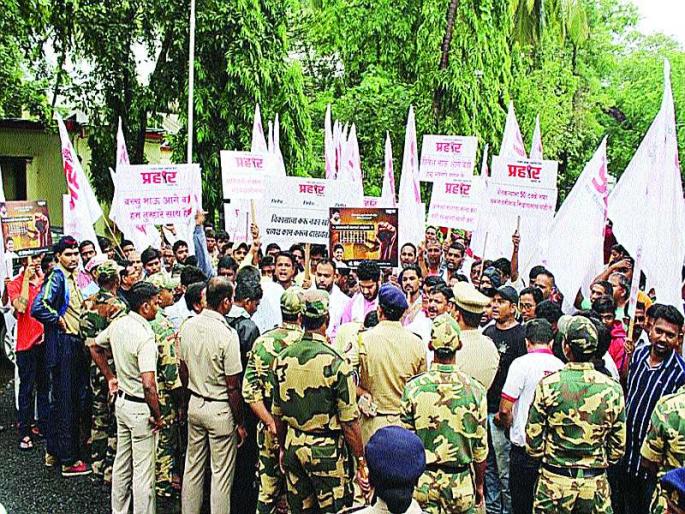 Strike manpower agitation across the state | प्रहार जनशक्ती पक्षातर्फे राज्यभर जेलभरो आंदोलन  Strike manpower agitation across the state | प्रहार जनशक्ती पक्षातर्फे राज्यभर जेलभरो आंदोलन