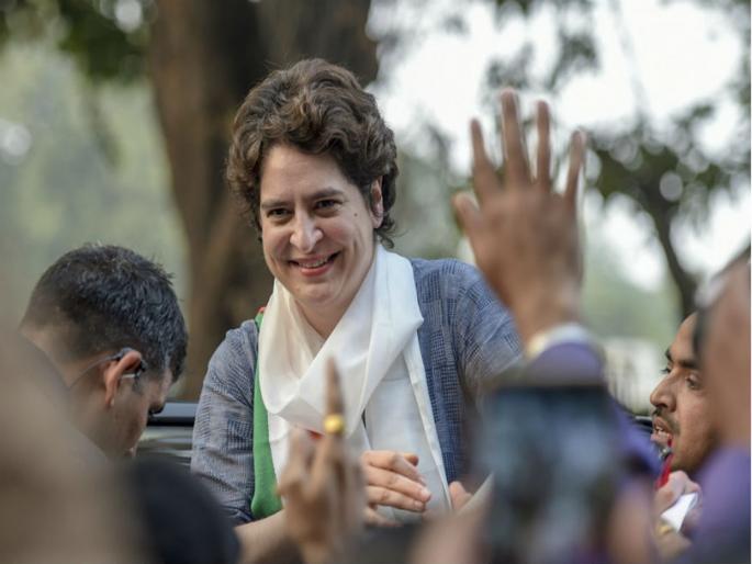 Lok sabha Election 2019 priyanka gandhi refused to be weighed on giant scales | 'मी काय एक क्विंटल वाटते का ? प्रियंका गांधींचा कार्यकर्त्याला गंमतीदार सवाल Lok sabha Election 2019 priyanka gandhi refused to be weighed on giant scales | 'मी काय एक क्विंटल वाटते का ? प्रियंका गांधींचा कार्यकर्त्याला गंमतीदार सवाल