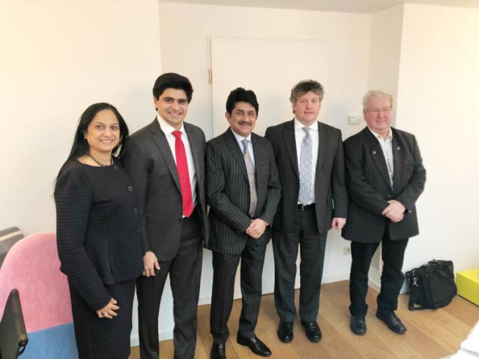 The possession of 'Precision' in Solapur, on the MFT company of Germany | जर्मनीच्या एम़एफ़टी कंपनीवर सोलापूरातील ’प्रिसीजन’ चा ताबा