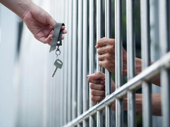 State prison population overflow this initiative will be implemented to make prisons free from overcrowding | राज्यातील कैद्यांची संख्या 'ओव्हरफ्लो'; कारागृहे गर्दीमुक्त कारण्यासाठी 'हा' उपक्रम राबवणार State prison population overflow this initiative will be implemented to make prisons free from overcrowding | राज्यातील कैद्यांची संख्या 'ओव्हरफ्लो'; कारागृहे गर्दीमुक्त कारण्यासाठी 'हा' उपक्रम राबवणार