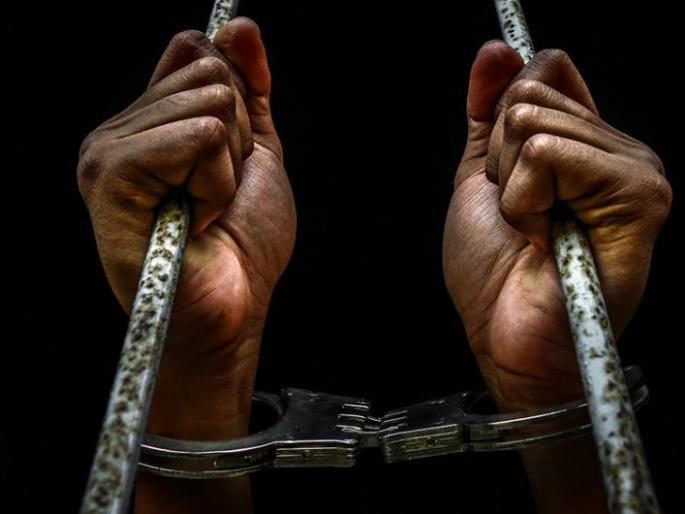 Murder accused escapes from Nandurbar District Jail | नंदुरबार जिल्हा कारागृहातून खुनाच्या गुन्ह्यातील आरोपीचे पलायन