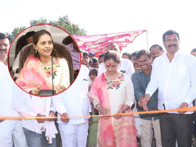 BJP MP Pritam Munde suddenly feel unconscious in the running program | भाजप खासदार प्रीतम मुंडे यांना चालू कार्यक्रमात आली भोवळ, प्रकृती स्थिर असल्याची माहिती