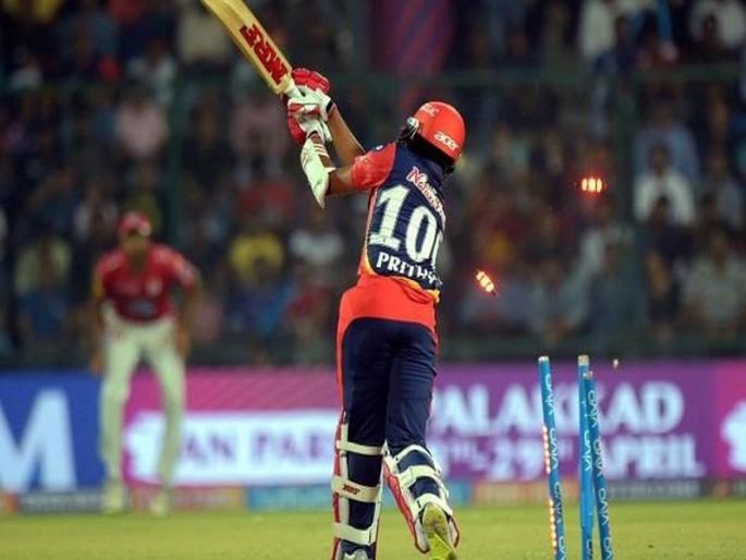 IPL 2018 : Delhi Daredevils' Prithvi Shaw overtakes Rishabh Pant to become youngest opener in IPL history | IPL 2018 : पहिल्या सामन्यात पृथ्वीने केला पराक्रम, रिषभ पंतला टाकले मागे