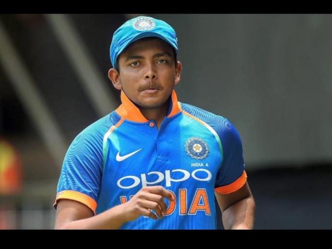 Prithvi Shaw helps Dhokawade village near Mandwa to rebuild their homes  | निसर्ग वादळात उद्ध्वस्त झालेलं गाव पुन्हा उभं करण्यासाठी पृथ्वी शॉचा पुढाकार!