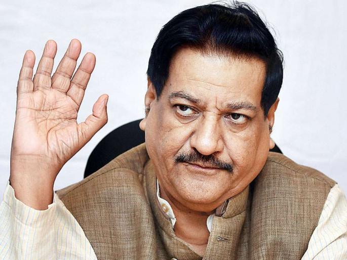 Why the money for vaccination when there is an announcement of Rs 35,000 crore: Prithviraj Chavan | पस्तीस हजार कोटीची घोषणा असताना लसीकरणासाठी पैसे का : पृथ्वीराज चव्हाण Why the money for vaccination when there is an announcement of Rs 35,000 crore: Prithviraj Chavan | पस्तीस हजार कोटीची घोषणा असताना लसीकरणासाठी पैसे का : पृथ्वीराज चव्हाण