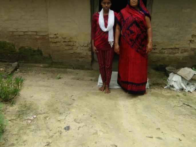 Corona: 14-year-old Priyanka was alone for 3 months; And then met the family | कोरोना : १४ वर्षीय प्रियंका ३ महिने एकटीच राहिली; आणि त्यानंतर कुटुंबाला भेटली Corona: 14-year-old Priyanka was alone for 3 months; And then met the family | कोरोना : १४ वर्षीय प्रियंका ३ महिने एकटीच राहिली; आणि त्यानंतर कुटुंबाला भेटली