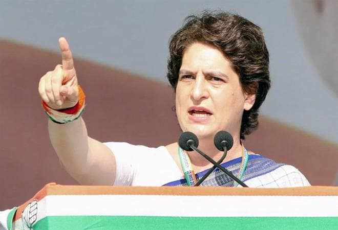what to do in 5 years, Priyanka Gandhi questioned to PM Modi | 'नेहरु-गांधी कुटुंबीयांना टार्गेट करण्यापेक्षा 5 वर्षात काय केलं ते सांगा' what to do in 5 years, Priyanka Gandhi questioned to PM Modi | 'नेहरु-गांधी कुटुंबीयांना टार्गेट करण्यापेक्षा 5 वर्षात काय केलं ते सांगा'