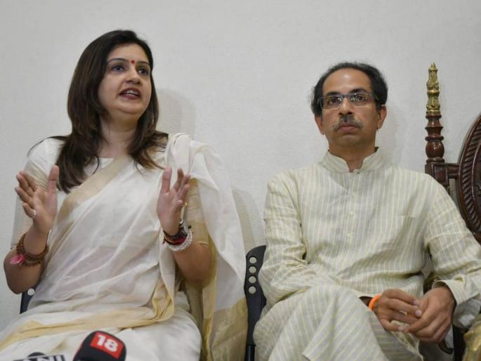 shiv sena mp Priyanka Chaturvedi resigns as anchor of Sansad TV show after suspension from Rajya Sabha | शिवसेना खासदार प्रियंका चतुर्वेदींचा राजीनामा; उपराष्ट्रपतींना पत्र, अँकरपद सोडलं shiv sena mp Priyanka Chaturvedi resigns as anchor of Sansad TV show after suspension from Rajya Sabha | शिवसेना खासदार प्रियंका चतुर्वेदींचा राजीनामा; उपराष्ट्रपतींना पत्र, अँकरपद सोडलं