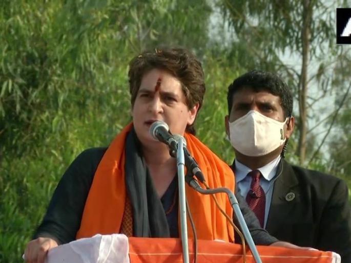 priyanka gandhi criticized bjp government in kisan mahapanchayat at saharanpur | शेतकऱ्यांनो, एकही पाऊल मागे घेऊ नका, आम्ही तुमच्या पाठिशी आहोत: प्रियंका गांधी priyanka gandhi criticized bjp government in kisan mahapanchayat at saharanpur | शेतकऱ्यांनो, एकही पाऊल मागे घेऊ नका, आम्ही तुमच्या पाठिशी आहोत: प्रियंका गांधी