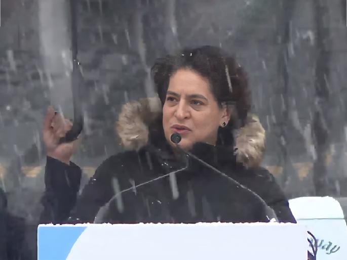 priyanka gandhi bharat jodo yatra closing ceremony at srinagar jammu kashmir speech while snowfall | Priyanka Gandhi Bharat Jodo Yatra:“भारत जोडो यात्रा आशेचा नवा किरण, देशाला एका नव्या वाटेवर घेऊन जाईल”: प्रियंका गांधी