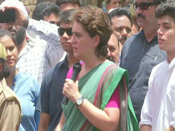 lok sabha election 2019 Priyanka Gandhi on bjp | अमेठीत भाजपकडून पैसे वाटले जात आहे : प्रियंका गांधी lok sabha election 2019 Priyanka Gandhi on bjp | अमेठीत भाजपकडून पैसे वाटले जात आहे : प्रियंका गांधी