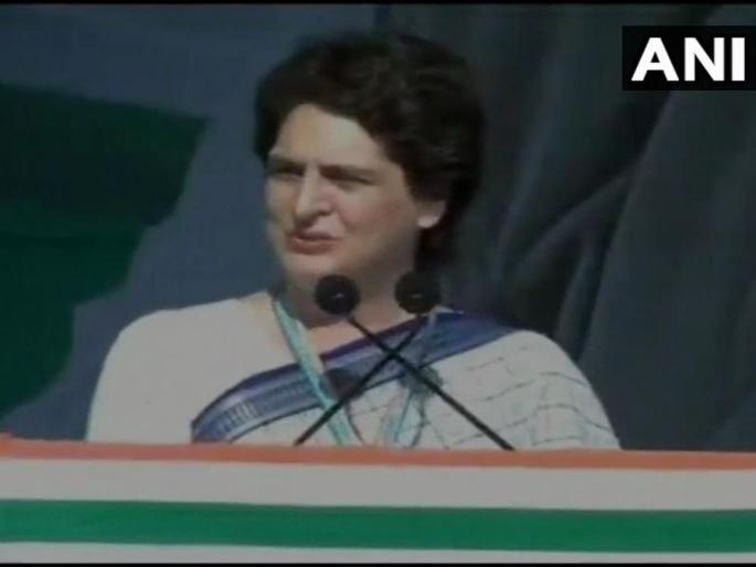 Priyanka Gandhi Vadra in Gandhinagar, Gujarat | मोदींच्या बालेकिल्ल्यात प्रियंका गांधींचा नारा; बिनधास्त बोला, प्रश्न विचारा!