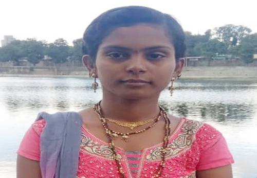 Solapur woman murdered for Diwali | दिवाळीसाठी वडिलाकडे आलेल्या विवाहित महिलेचा सोलापुरात खून Solapur woman murdered for Diwali | दिवाळीसाठी वडिलाकडे आलेल्या विवाहित महिलेचा सोलापुरात खून