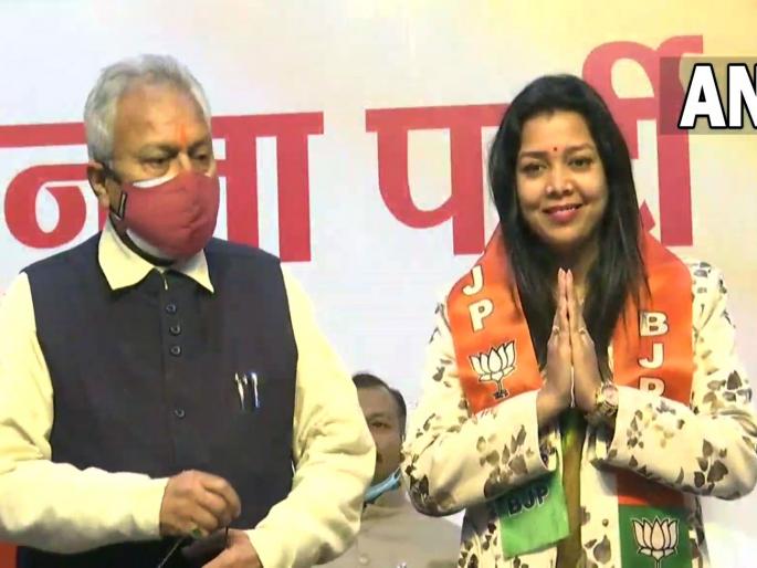 up election 2022 congress leader and ladki hoon lad sakti hoon fame priyanka maurya join bjp | UP Election 2022: यूपीत काँग्रेसला मोठा धक्का! “मैं लडकी हूँ, लड सकती हूँ...” मोहिमेच्या पोस्टर गर्लचा भाजप प्रवेश up election 2022 congress leader and ladki hoon lad sakti hoon fame priyanka maurya join bjp | UP Election 2022: यूपीत काँग्रेसला मोठा धक्का! “मैं लडकी हूँ, लड सकती हूँ...” मोहिमेच्या पोस्टर गर्लचा भाजप प्रवेश
