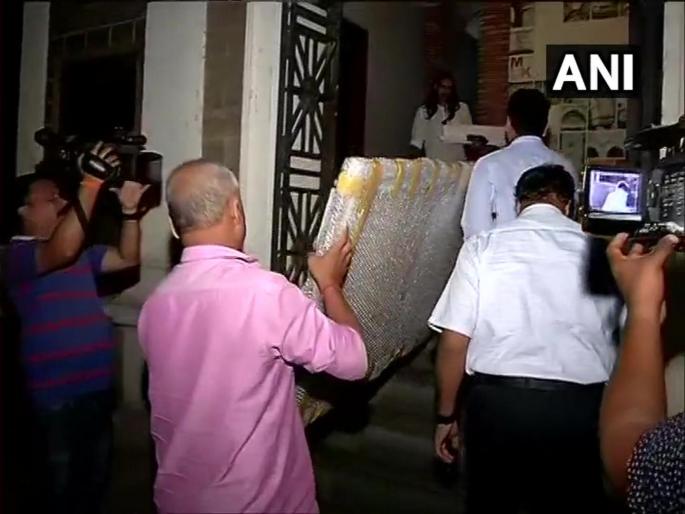 Yes Bank : Rajiv Gandhi's 'expensive' painting is finally seized by ED; Owned by Rana Kapoor pda | Yes Bank : राजीव गांधींचे 'ते' अती महागडे पेंटिंग अखेर ईडीच्या ताब्यात; राणा कपूरच्या होते मालकीचे