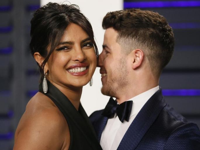 Priyanka Chopra and Nick Jonas Attend the Oscars Party where they look gorgeous and handsome | Oscars 2019 : ऑस्कर पार्टीमध्ये प्रियंकाचा ग्लॅमर्स तर, निकचा हॅन्डसम लूक!
