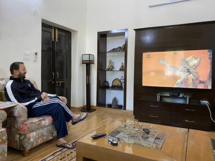 coronavirus: Javadekar deletes Ramayana's tweet, but netizens retweet | coronavirus: जावडेकरांनी रामायणाचं 'ते' ट्विट केलं डिलीट, पण नेटीझन्सनं केलं रिट्वीट coronavirus: Javadekar deletes Ramayana's tweet, but netizens retweet | coronavirus: जावडेकरांनी रामायणाचं 'ते' ट्विट केलं डिलीट, पण नेटीझन्सनं केलं रिट्वीट