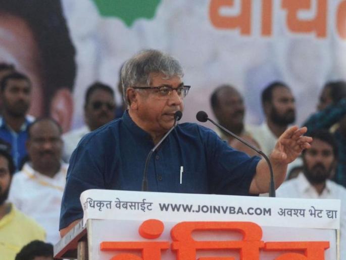 'Modi should show the school leaving certificate', the challenge of Prakash Ambedkar | 'मोदींनी शाळा सोडल्याचा दाखला दाखवावा', प्रकाश आंबेडकरांचे आव्हान 'Modi should show the school leaving certificate', the challenge of Prakash Ambedkar | 'मोदींनी शाळा सोडल्याचा दाखला दाखवावा', प्रकाश आंबेडकरांचे आव्हान