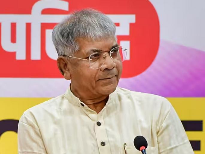 "Even if we fight independently, we will win at least 6 seats; broken parties should show their strength" Prakash Ambedkar | "स्वतंत्र लढलो तरी किमान ६ जागा जिंकू; तुटलेल्या पक्षांनी आपली ताकद पाहावी" "Even if we fight independently, we will win at least 6 seats; broken parties should show their strength" Prakash Ambedkar | "स्वतंत्र लढलो तरी किमान ६ जागा जिंकू; तुटलेल्या पक्षांनी आपली ताकद पाहावी"