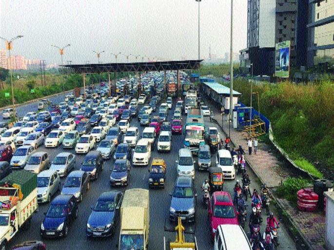 Due to the return journey of the passengers, | पर्यटकांच्या परतीच्या प्रवासामुळे कोंडी Due to the return journey of the passengers, | पर्यटकांच्या परतीच्या प्रवासामुळे कोंडी