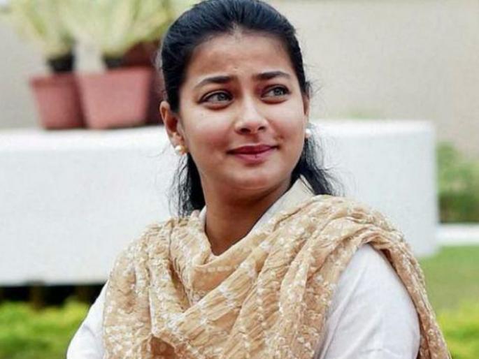 Narendra Modi is a big dengue fever, Praniti Shinde controversial criticism on PM | मोदीबाबा म्हणजे डेंग्यूचा मोठा डास, प्रणिती शिंदेंची वादग्रस्त टीका Narendra Modi is a big dengue fever, Praniti Shinde controversial criticism on PM | मोदीबाबा म्हणजे डेंग्यूचा मोठा डास, प्रणिती शिंदेंची वादग्रस्त टीका