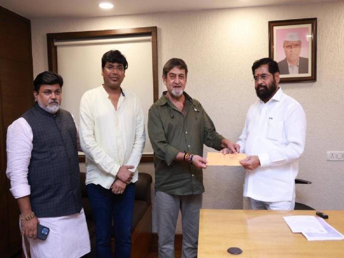 Producers of Karun Gelo Gaav Mahesh Manjrekar and Rahul Bhandare handed over a check of Rs 2 lakh to Chief Minister Eknath Shinde for the victims of the Irshalwadi Landslide Incident in Raigad | 'करून गेलो गाव' टीमची सामाजिक बांधिलकी; इर्शाळवाडी दुर्घटनाग्रस्तांसाठी CM शिंदेंकडे सोपवला धनादेश  Producers of Karun Gelo Gaav Mahesh Manjrekar and Rahul Bhandare handed over a check of Rs 2 lakh to Chief Minister Eknath Shinde for the victims of the Irshalwadi Landslide Incident in Raigad | 'करून गेलो गाव' टीमची सामाजिक बांधिलकी; इर्शाळवाडी दुर्घटनाग्रस्तांसाठी CM शिंदेंकडे सोपवला धनादेश