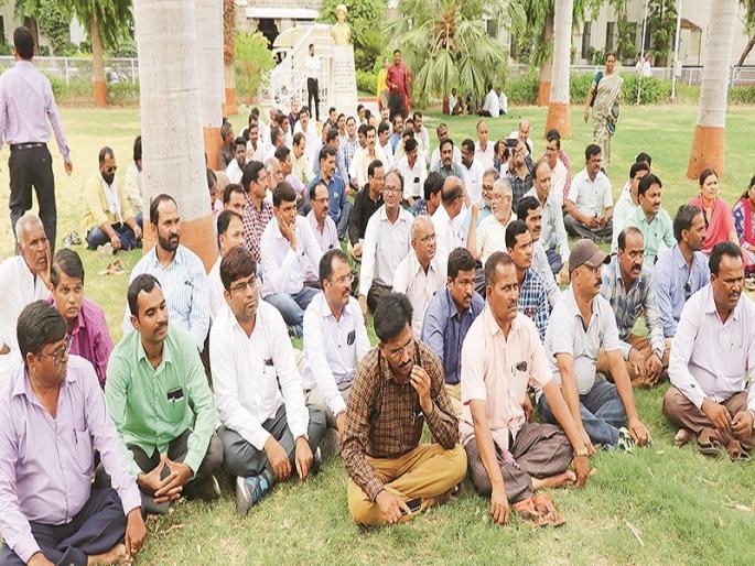 Misrepresentation of Government in Seventh Pay Commission | प्राध्यापकांच्या सातव्या वेतन आयोगात शासनाचा खोडसाळपणा Misrepresentation of Government in Seventh Pay Commission | प्राध्यापकांच्या सातव्या वेतन आयोगात शासनाचा खोडसाळपणा