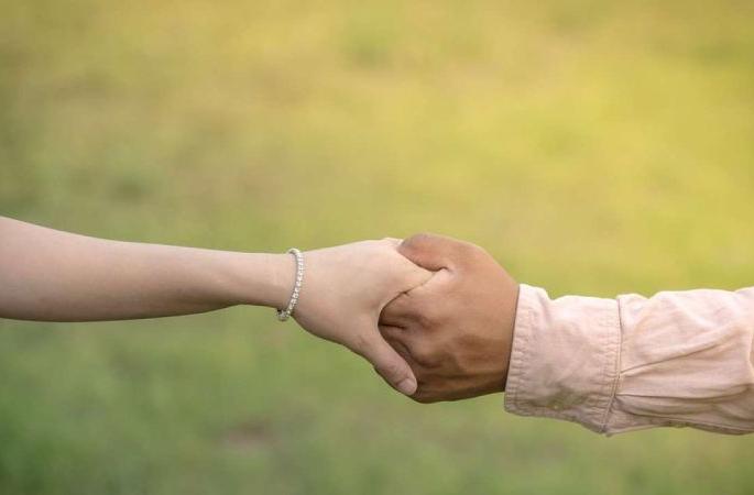 Today's Promise Day: Give Only Promise to Promote Love | आज 'प्रॉमिस डे' : देऊ एकमेका वचन प्रेमोत्सर्जनाचे Today's Promise Day: Give Only Promise to Promote Love | आज 'प्रॉमिस डे' : देऊ एकमेका वचन प्रेमोत्सर्जनाचे