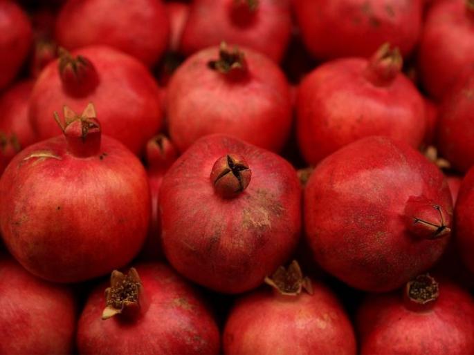 Purandar Pomegranate has grown in the European market | पुरंदरचे डाळिंब निघाले युरोपीय बाजारपेठेत Purandar Pomegranate has grown in the European market | पुरंदरचे डाळिंब निघाले युरोपीय बाजारपेठेत